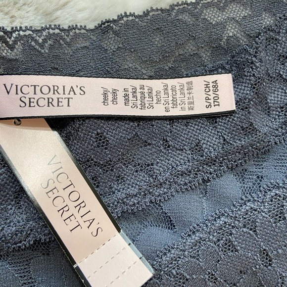 PINK Victoria’s Secret Black lace front clasping push-up bra,w-NWT gray cheekies - Picture 2 of 9